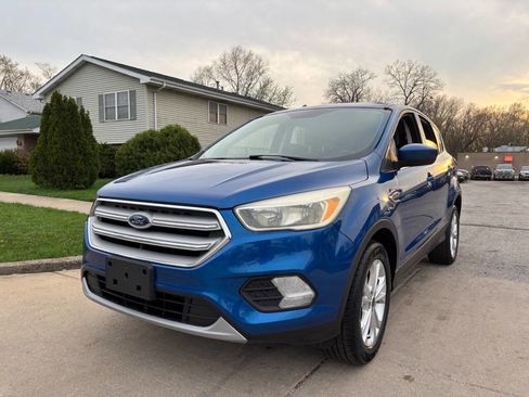 Used 2017 Ford Escape SE image 2