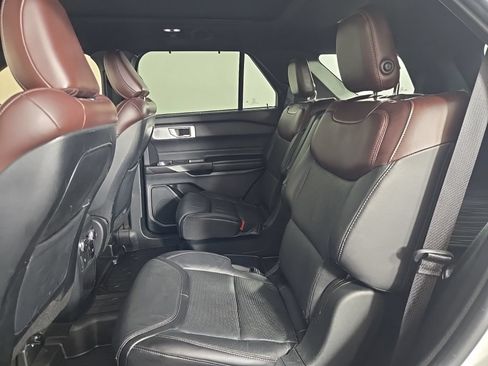 Used 2020 Ford Explorer Platinum w/ Premium Technology Package AWD/4WD image 12