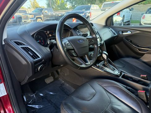 Used 2015 Ford Focus Titanium w/ Titanium Technology Package FWD image 10