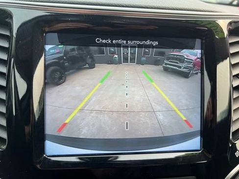 Certified 2019 Jeep Cherokee Limited AWD/4WD image 28