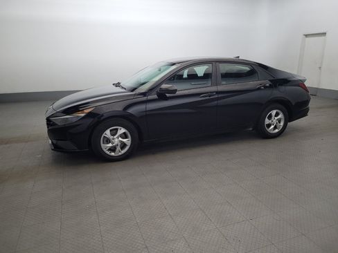 Used 2023 Hyundai Elantra SE FWD image 2