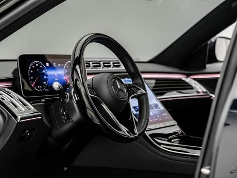 Used 2024 Mercedes-Benz S 580 4MATIC Sedan w/ AMG Line image 41