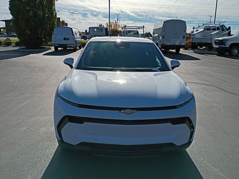 New 2026 Chevrolet Equinox EV LT image 16