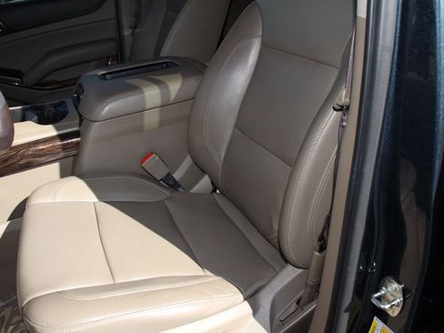 Used 2020 GMC Yukon XL SLT w/ Premium Edition image 23