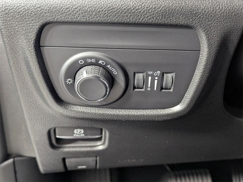 New 2025 Jeep Grand Cherokee Altitude image 13