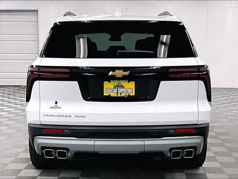 Used 2025 Chevrolet Traverse LT w/ Driver Confidence Package AWD/4WD image 5