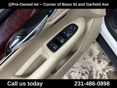 Used 2017 Cadillac XT5 Premium Luxury AWD/4WD image 16