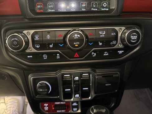 Used 2022 Jeep Wrangler Unlimited Rubicon w/ Xtreme Recon 35" Tire Package image 16