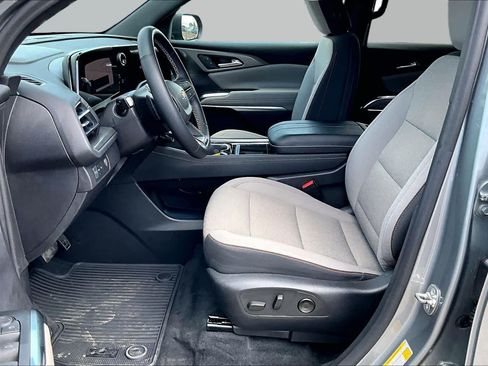 Used 2024 Chevrolet Traverse LT FWD image 8