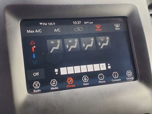 Used 2019 Jeep Cherokee Latitude Plus FWD image 23