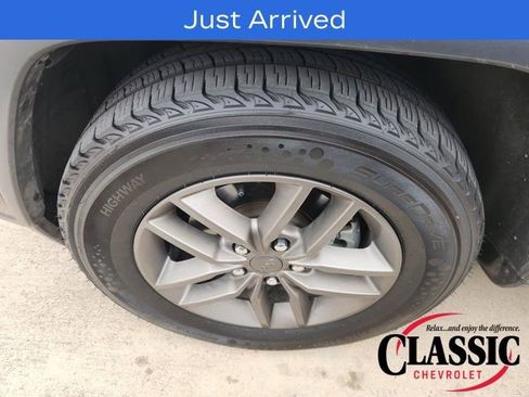 Used 2017 Jeep Grand Cherokee Laredo 75th Anniversary image 15