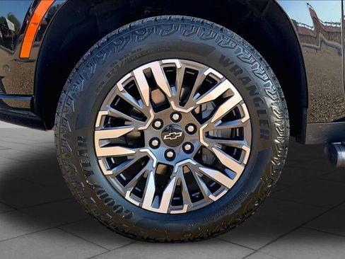 Used 2025 Chevrolet Tahoe Z71 AWD/4WD image 10