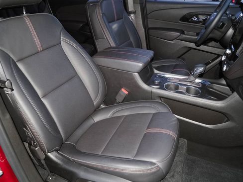 Used 2023 Chevrolet Traverse RS AWD/4WD image 18