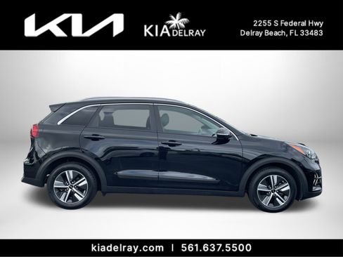 Certified 2022 Kia Niro EX image 2