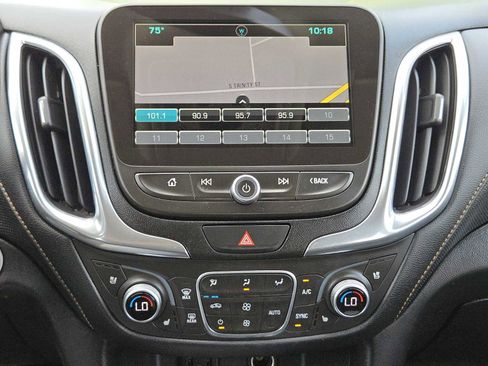 Used 2018 Chevrolet Equinox Premier FWD image 18