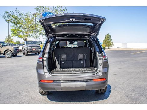 Used 2023 Jeep Grand Cherokee L Laredo AWD/4WD image 11