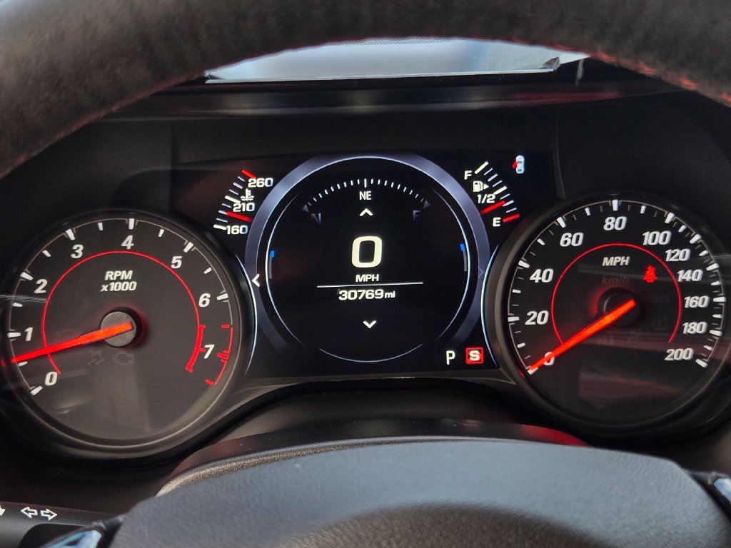 Used 2019 Chevrolet Camaro ZL1 RWD image 37