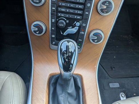 Used 2017 Volvo S60 T5 Inscription Platinum image 12