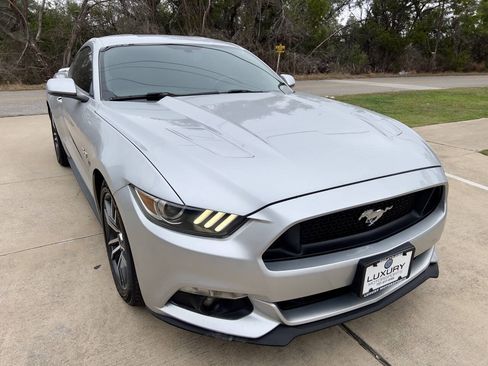 Used 2016 Ford Mustang GT RWD image 3