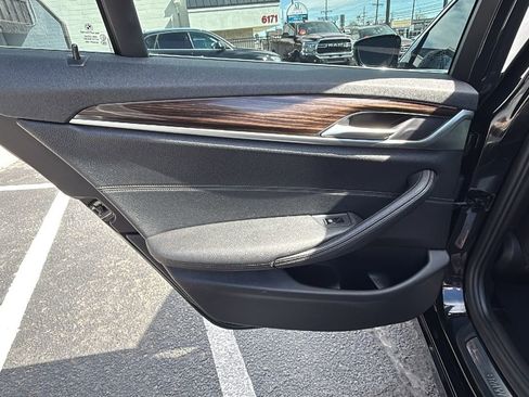 Used 2020 BMW 530i xDrive w/ Premium Package image 11