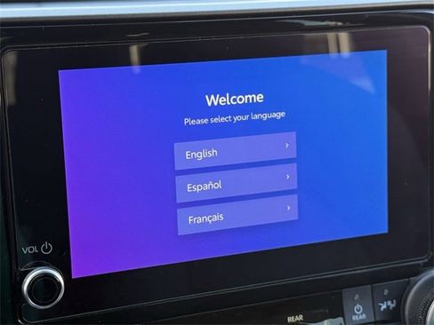 Used 2024 Toyota Highlander LE image 19