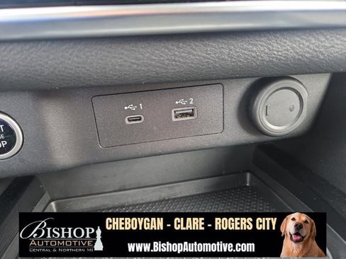 Used 2023 Nissan Rogue SV image 12