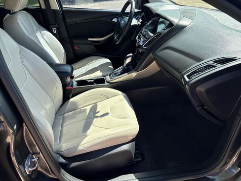 Used 2018 Ford Focus Titanium FWD image 41