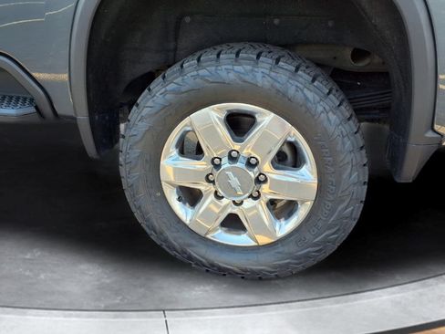 Used 2020 Chevrolet Silverado 2500 LTZ w/ LTZ Convenience Package AWD/4WD image 16