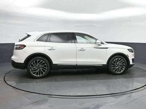 Used 2020 Lincoln Nautilus Reserve w/ Equipment Group 201A image 8