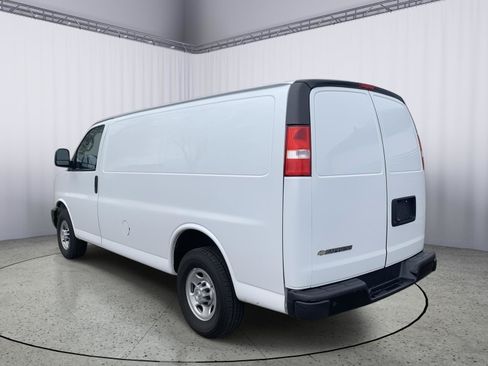 Used 2021 Chevrolet Express 3500 w/ Driver Convenience Package RWD image 8