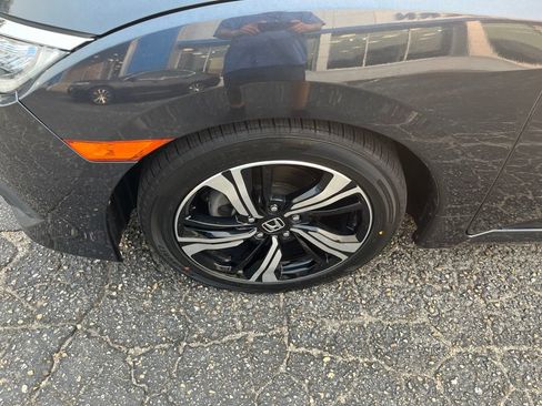Used 2018 Honda Civic Touring image 40