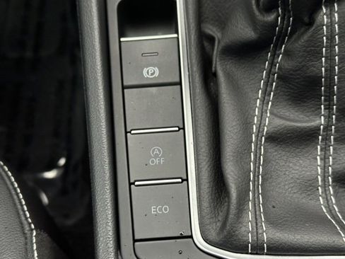 Certified 2025 Volkswagen Jetta SE image 35