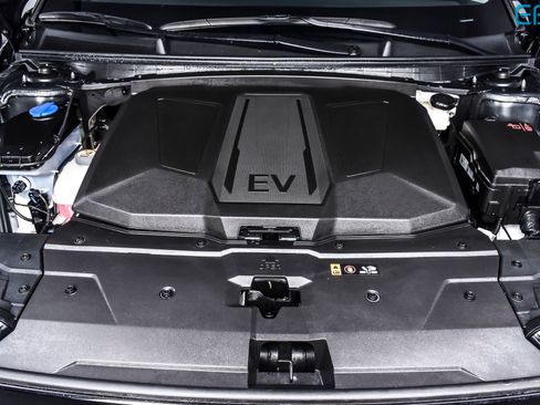 Used 2025 Hyundai Ioniq 5 SE image 12