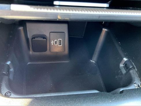 Used 2025 Ford Explorer Active AWD/4WD image 33