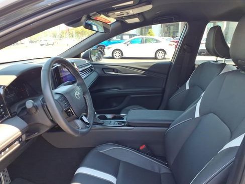 Used 2025 Toyota Camry SE FWD image 5