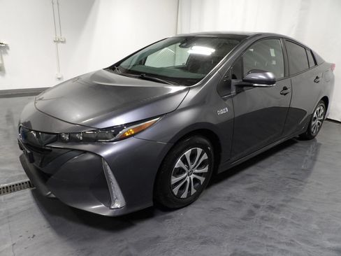 Used 2021 Toyota Prius Prime XLE w/ Carpet Mat Package (TMS) FWD image 3