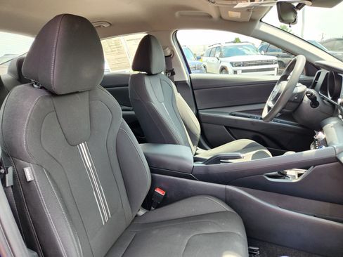 Used 2023 Hyundai Elantra SEL FWD image 16