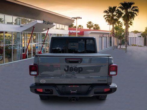Used 2021 Jeep Gladiator Sport AWD/4WD image 4