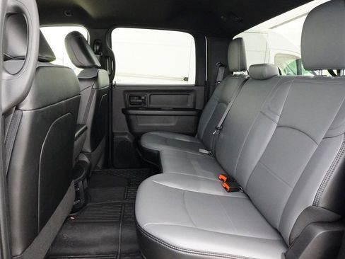 Used 2024 RAM 2500 Tradesman w/ Chrome Appearance Group image 29