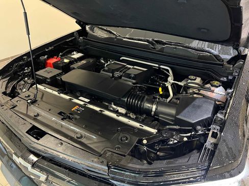 Used 2024 Chevrolet Colorado Z71 w/ Z71 Convenience Package 2 image 9