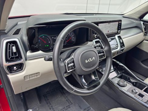 Used 2022 Kia Sorento SX w/ Panoramic Sunroof Package AWD/4WD image 13