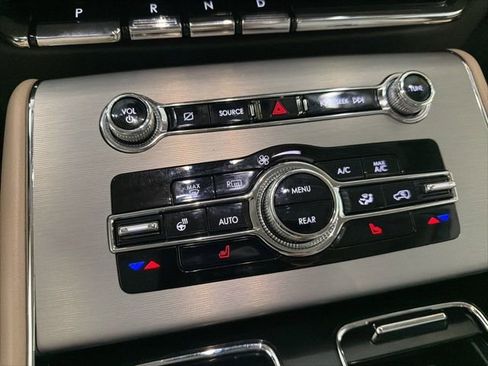 Used 2023 Lincoln Aviator AWD w/ Premium Package image 26