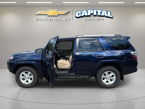 Used 2021 Toyota 4Runner SR5 Premium w/ Moonroof Package AWD/4WD image 9
