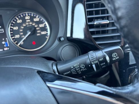 Used 2016 Mitsubishi Outlander ES image 25