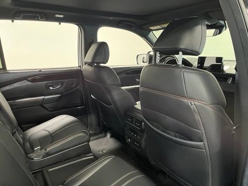 Used 2025 Honda Pilot TrailSport image 14