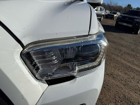 Used 2020 Toyota Tacoma TRD Off-Road w/ Technology Package image 10