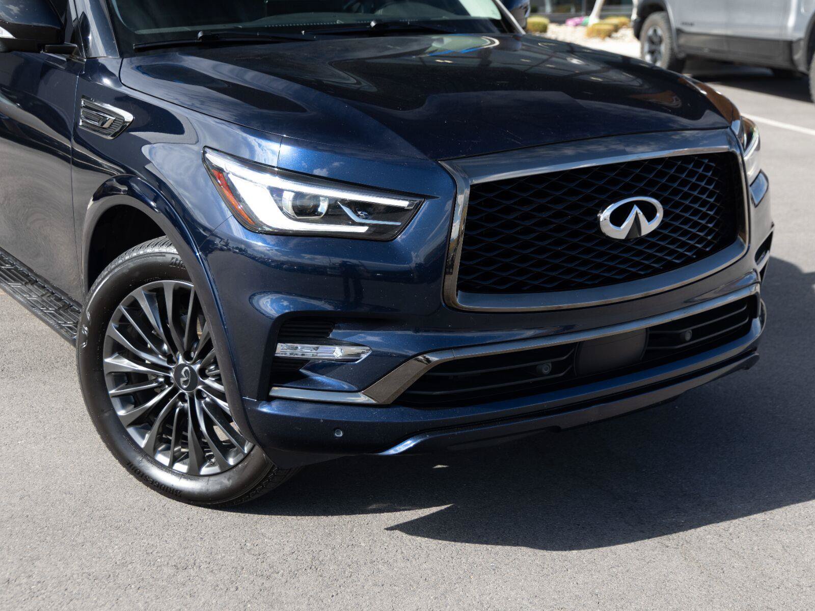 Used 2023 INFINITI QX80 Premium Select w/ Cargo Package AWD/4WD image 3