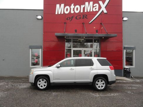 Used 2011 GMC Terrain SLE image 2