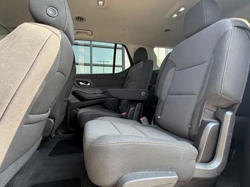 Used 2021 Chevrolet Traverse LT AWD/4WD image 9