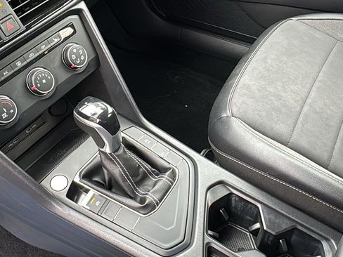 Used 2022 Volkswagen Taos SE image 19